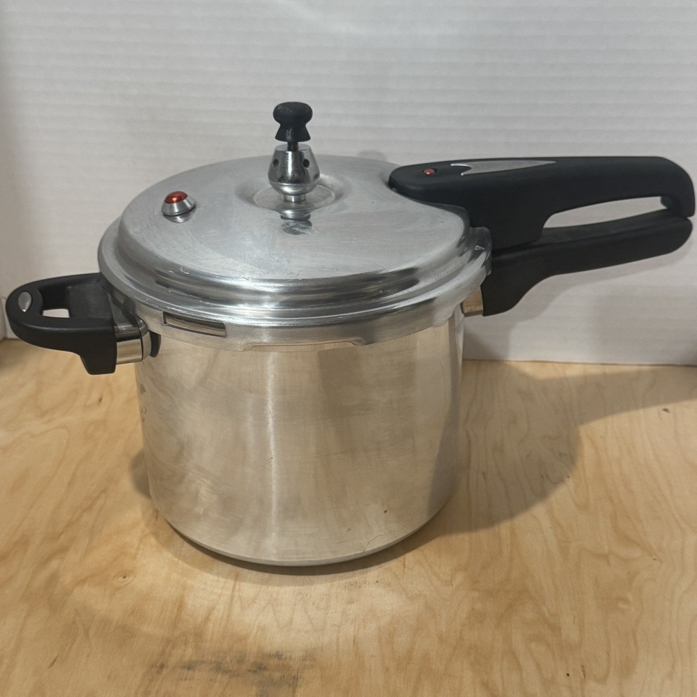 Mirro-Matic Pressure Cooker 92140 4 QT Silver Aluminum Never Used